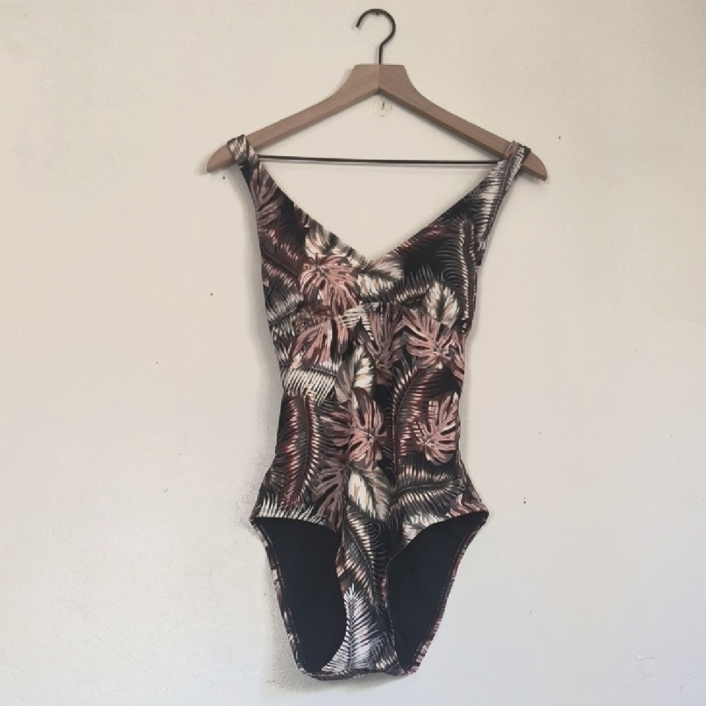 NWOT Hurley Black and Pink  Floral One Piece Crossback Swimsuit Sz Medium